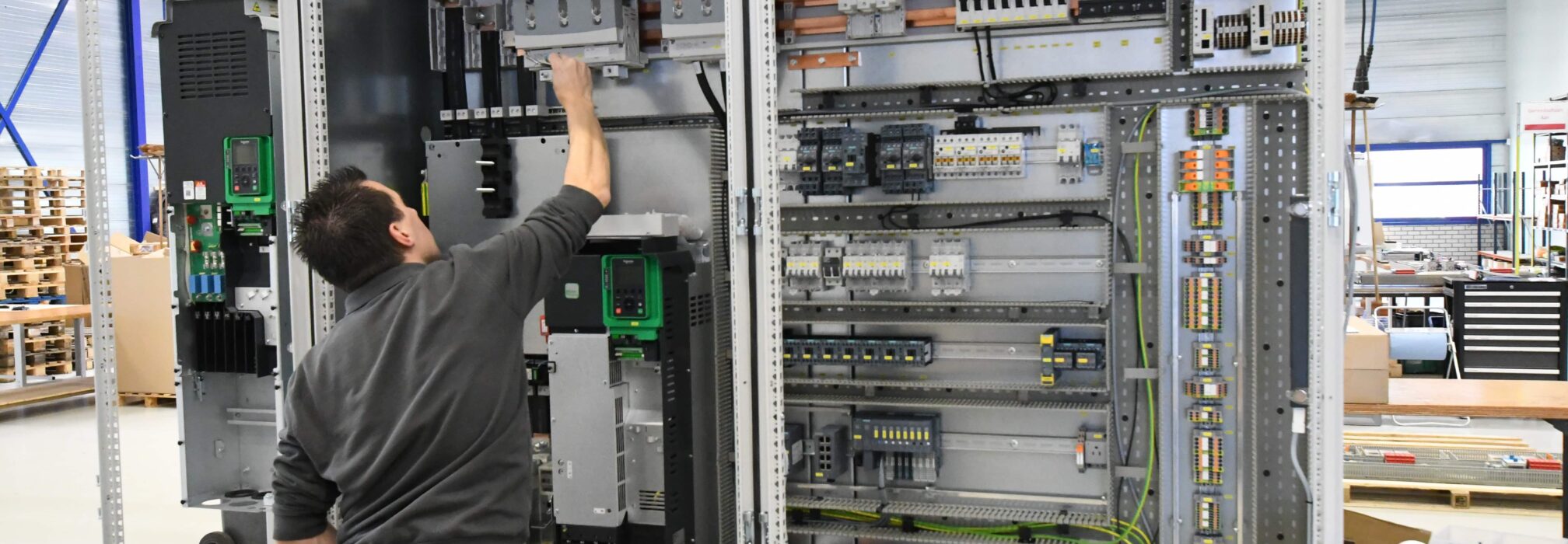 Maatwerk besturingssystemen- TELE besturingstechniek